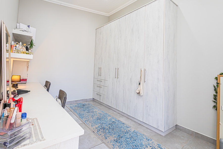 5 Bedroom Property for Sale in Myburgh Park Western Cape